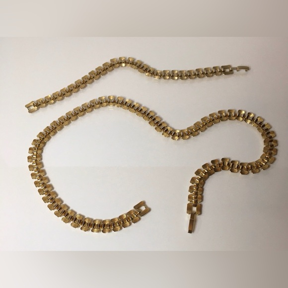 Gold Tone Panther Link / Brick Link Chain Necklace & Bracelet Set - Picture 3 of 9